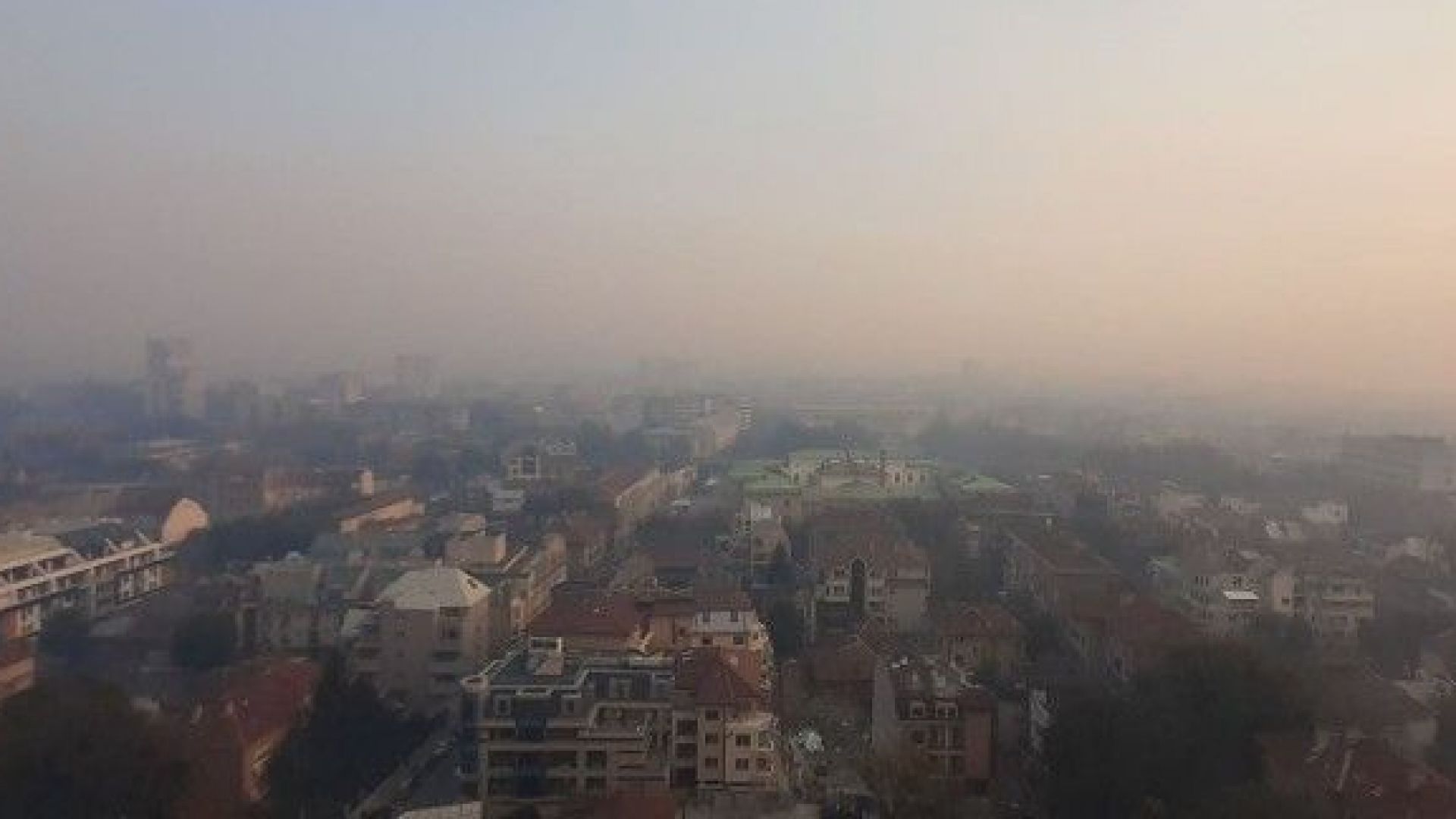 Гъст задушлив дим покри цяло Русе и околността съобщава bTV