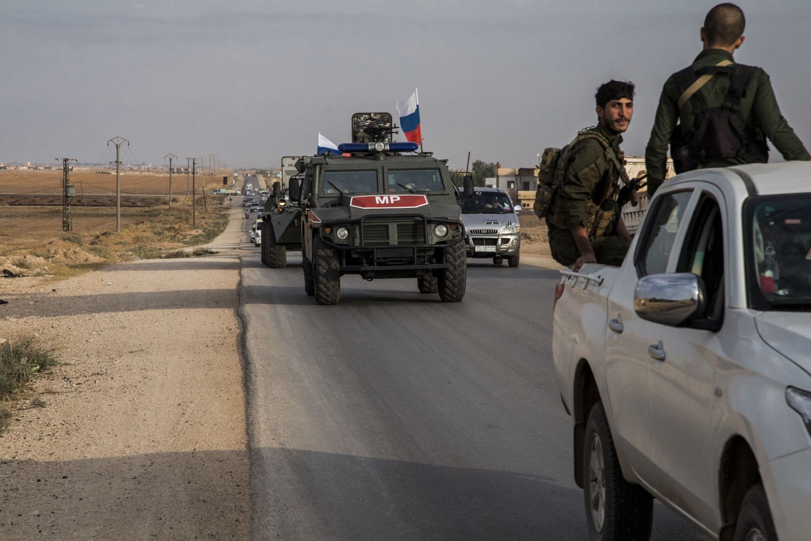 Руска военна полиция край град Камишли в Североизточна Сирия - тя ще патрулира в зона от 30 км навътре от турската граница