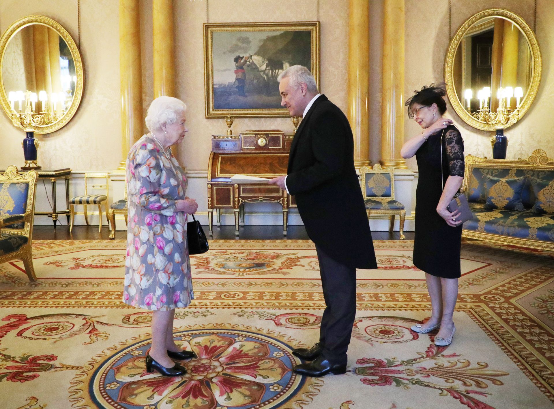 Марин Райков връчва акредитивните си писма на кралица Елизабет II