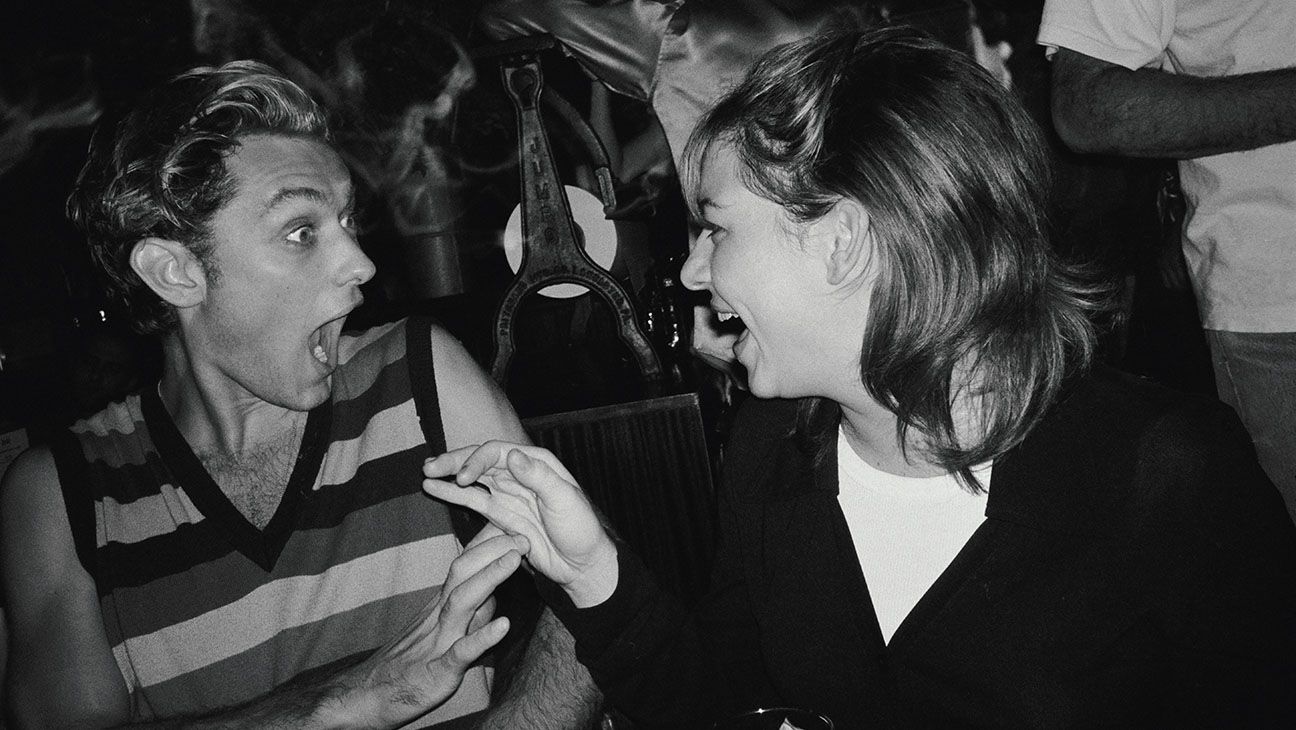 Джъд Лоу и Трейси Фалко през 1995 г.