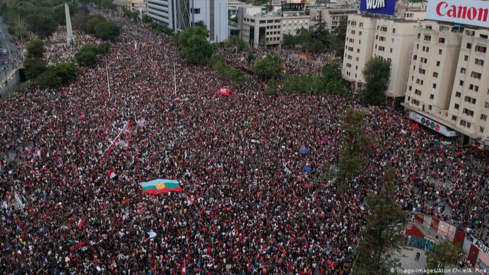 Около един милион души участваха в мирна демонстрация в чилийската