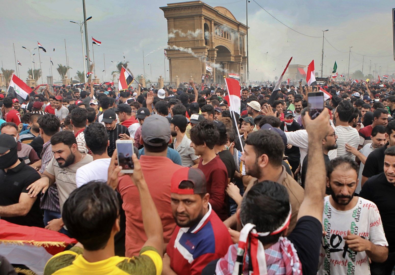 Масови антиправителствени демонстрации се проведоха и на 25 октомври в Басра, Ирак