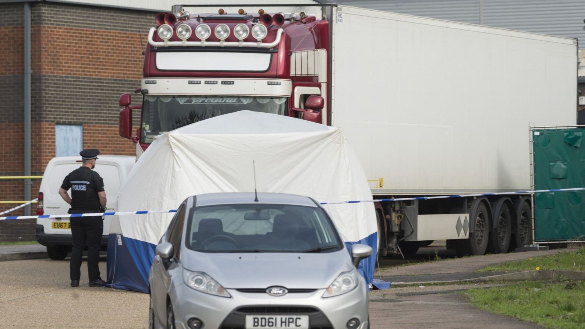 Британската полиция идентифицира жертвите от камиона-ковчег