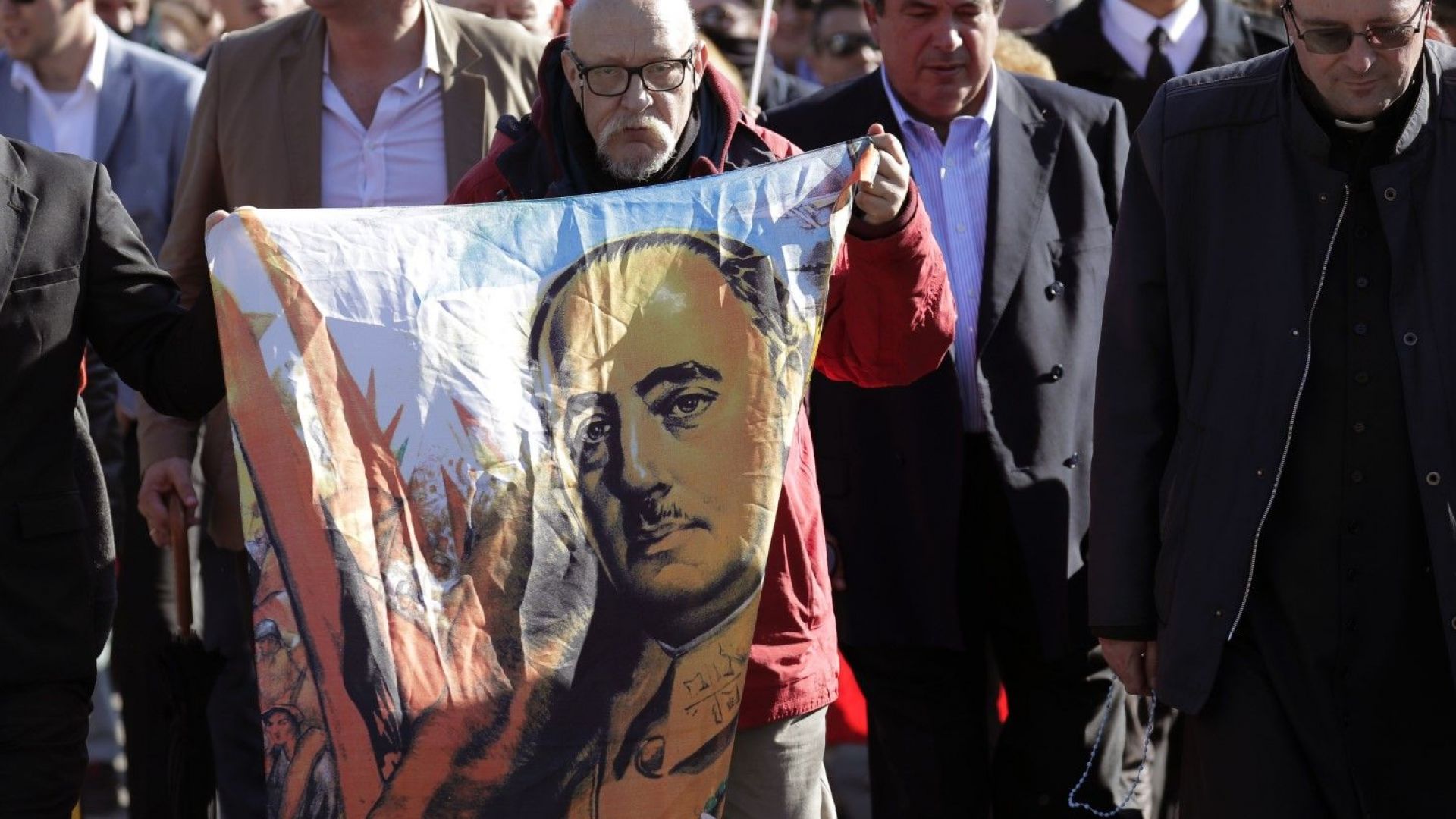 Едва "движението на внуците" посмя да ексхумира Франко 