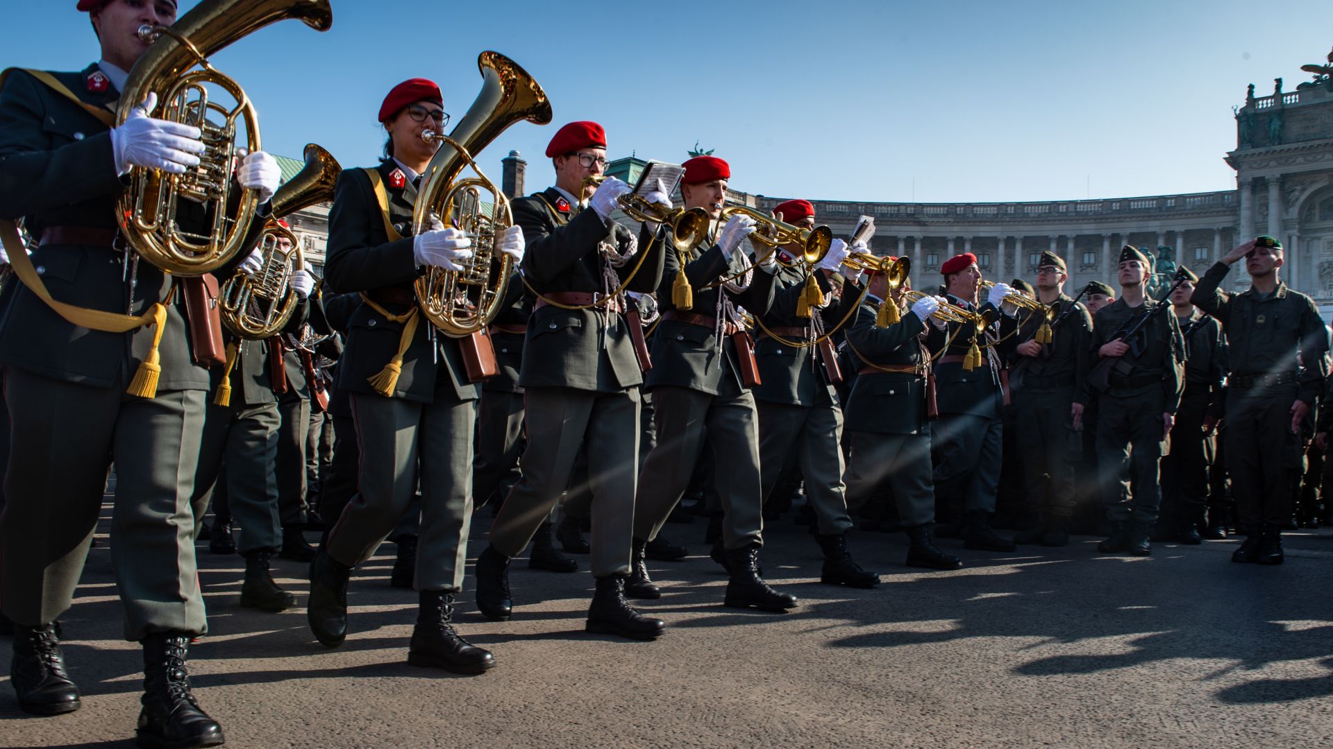 Австрия отбелязва днес с тържествени прояви националния си празник Той