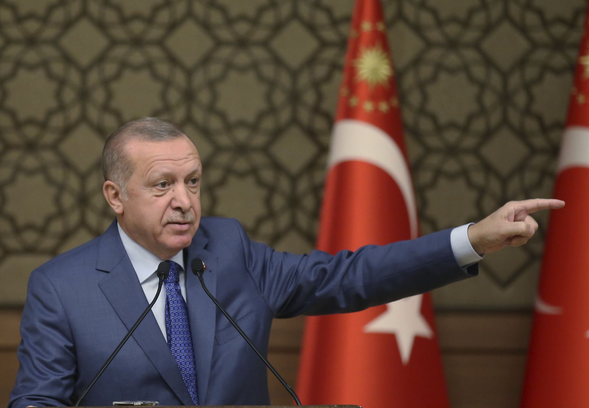 Турският президент Реджеп Тайип Ердоган призова населението и деловите кръгове на страната да се откажат от долара