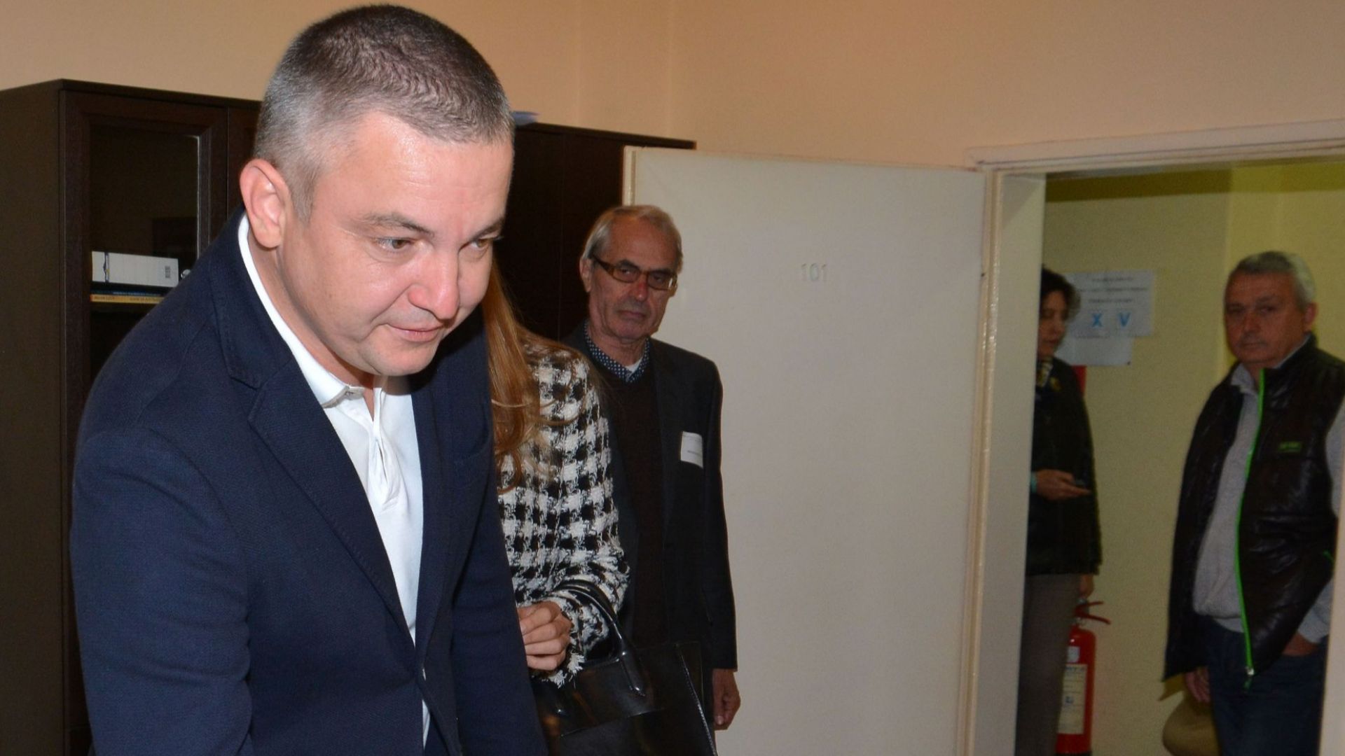 Кметът на Варна Иван Портних печели за втори път победа