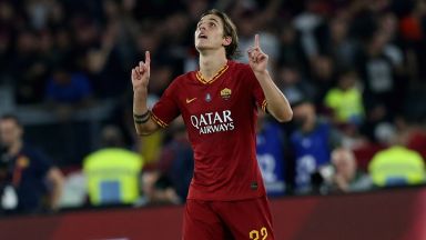 Наказват играч на Рома заради неприличен жест към феновете на Лацио