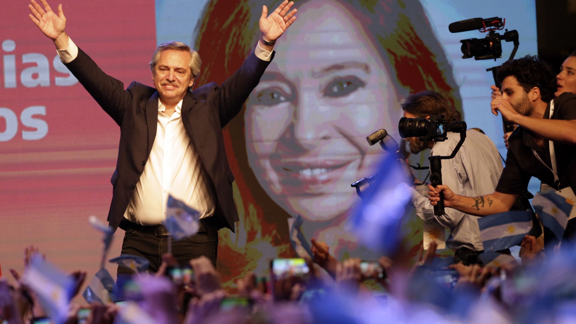 Аржентина избра за президент левия кандидат, в Уругвай ще има балатож (снимки)
