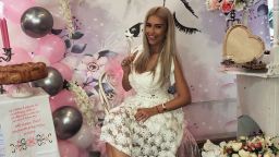 Тита с бонбонена визия на погачата на племенницата си