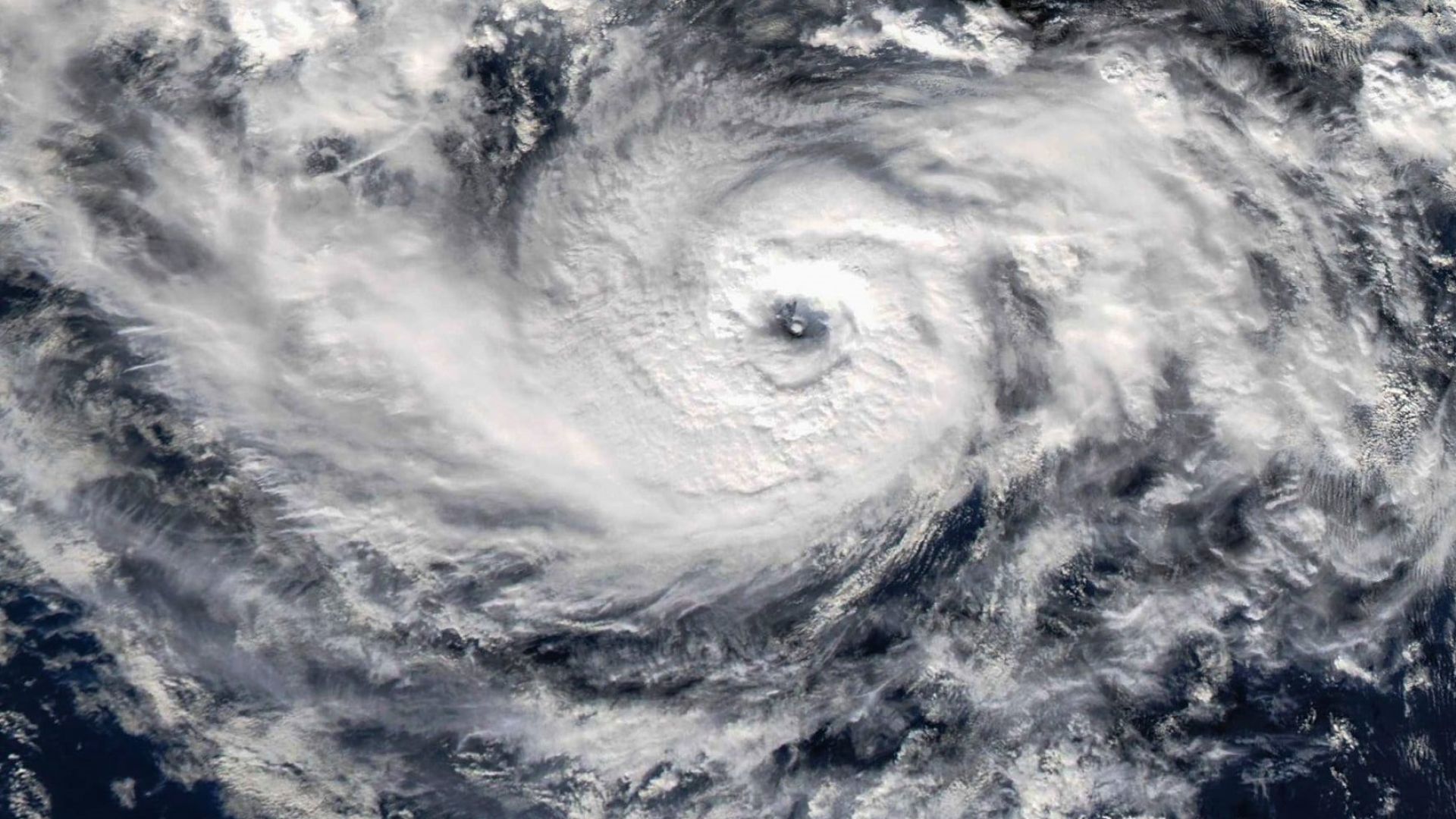 Ураган се формира за пръв път в историята близо до Испания