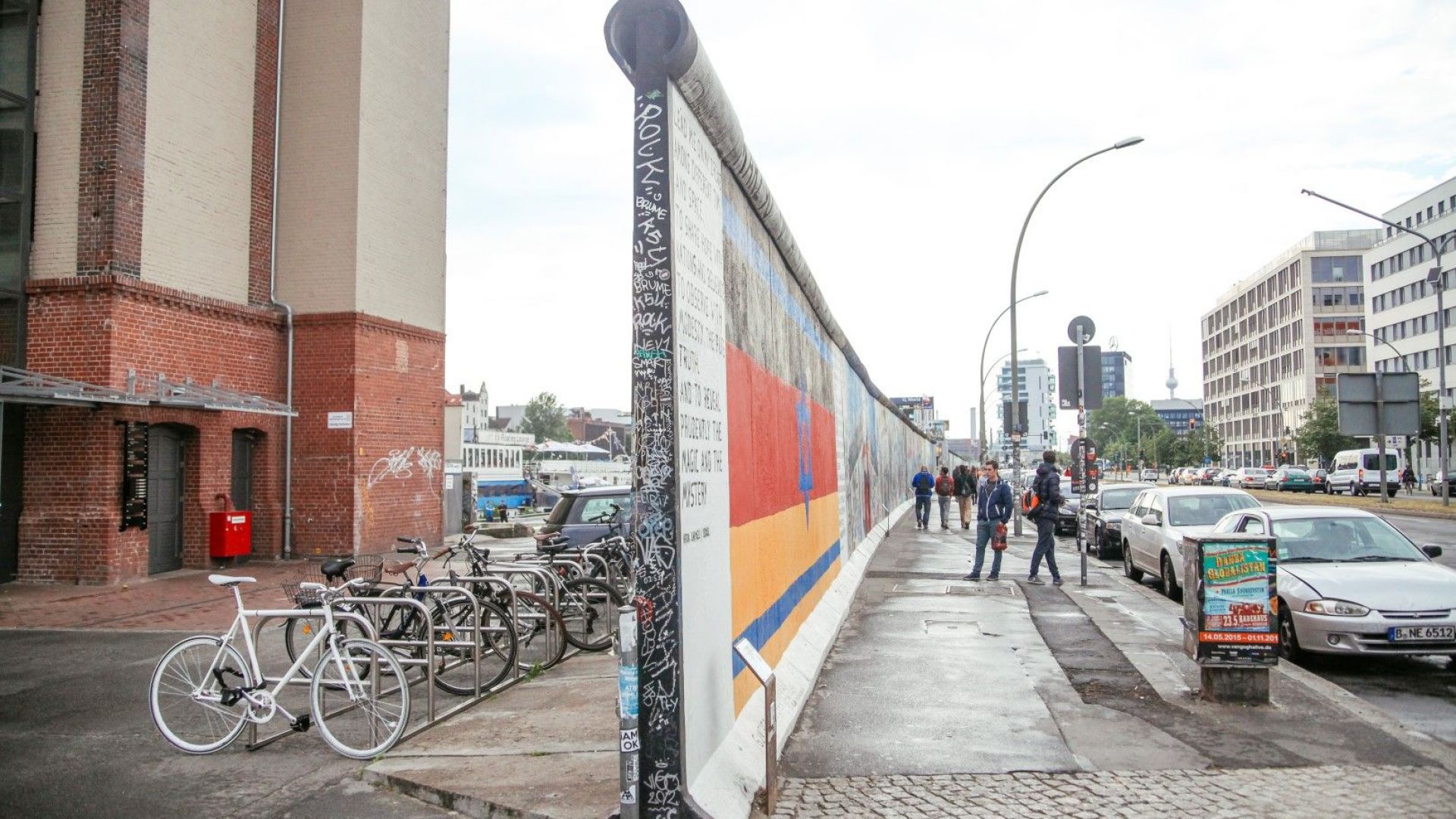 Падането на Берлинската стена на 9 ноември 1989 г когато