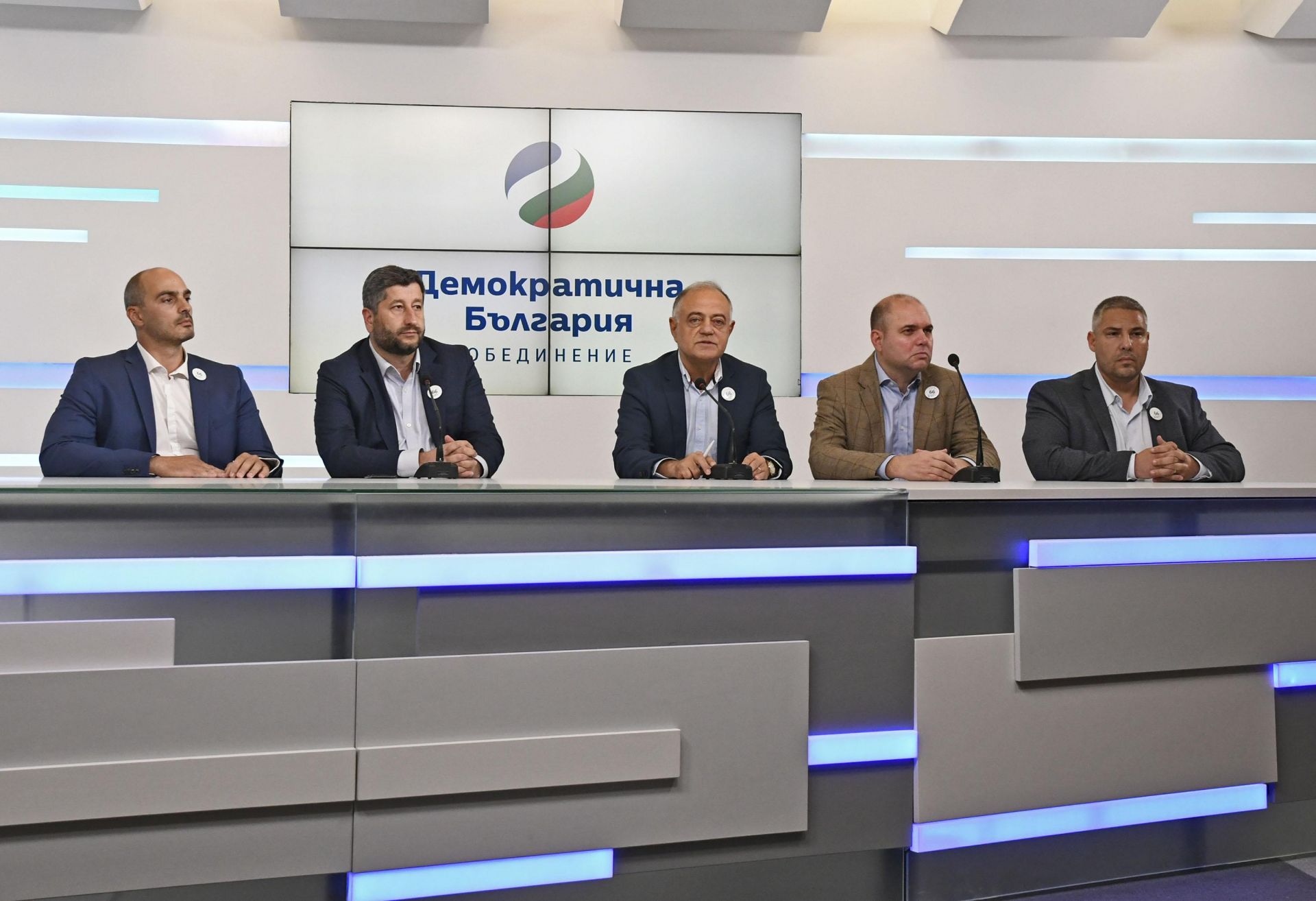 Борислав Игнатов, Христо Иванов, Атанас Атанасов и колегите им иска обединение с гражданската организация