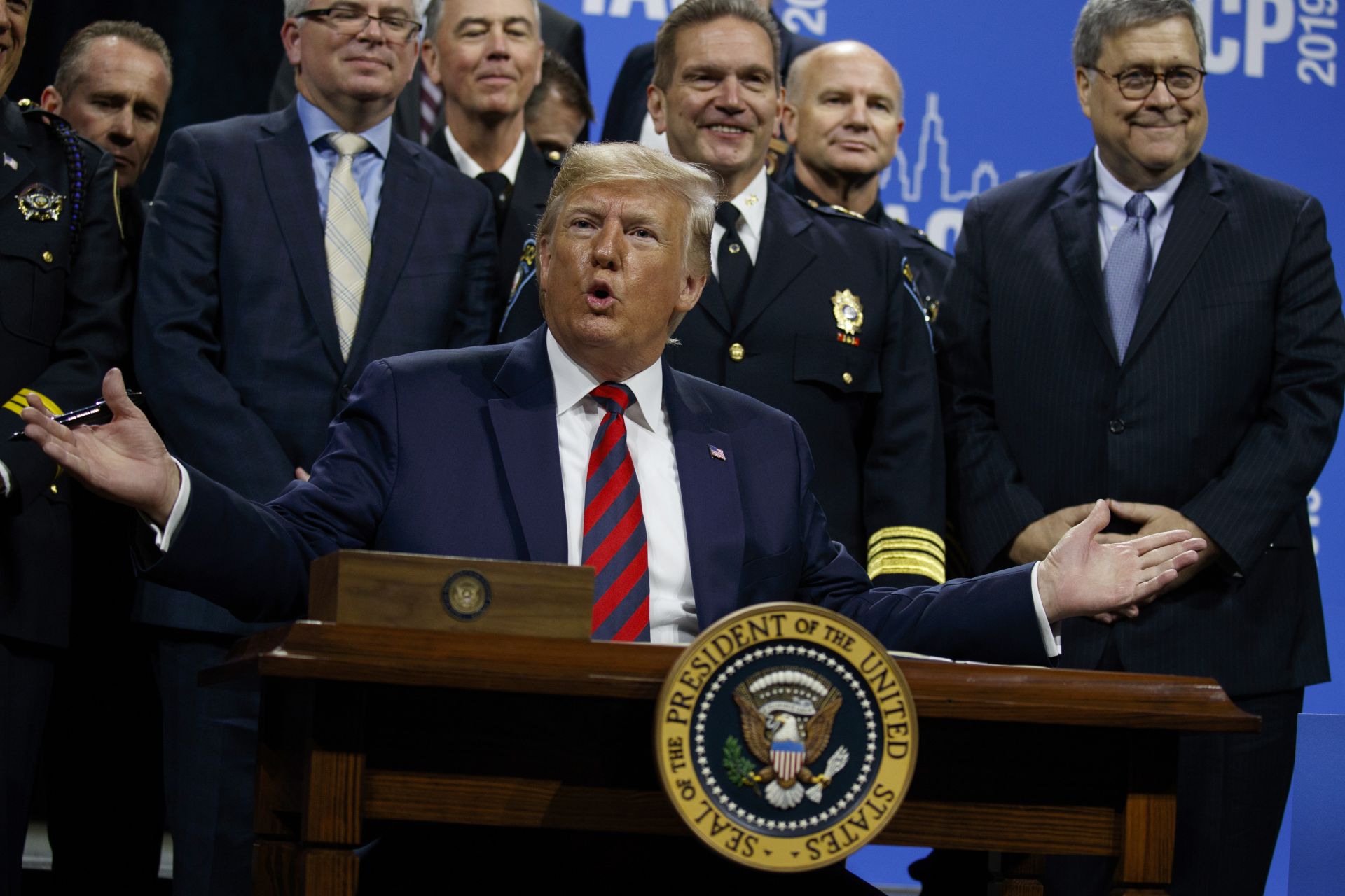 Доналд Тръмп присъства на конференция на полицейските началници в Чикаго