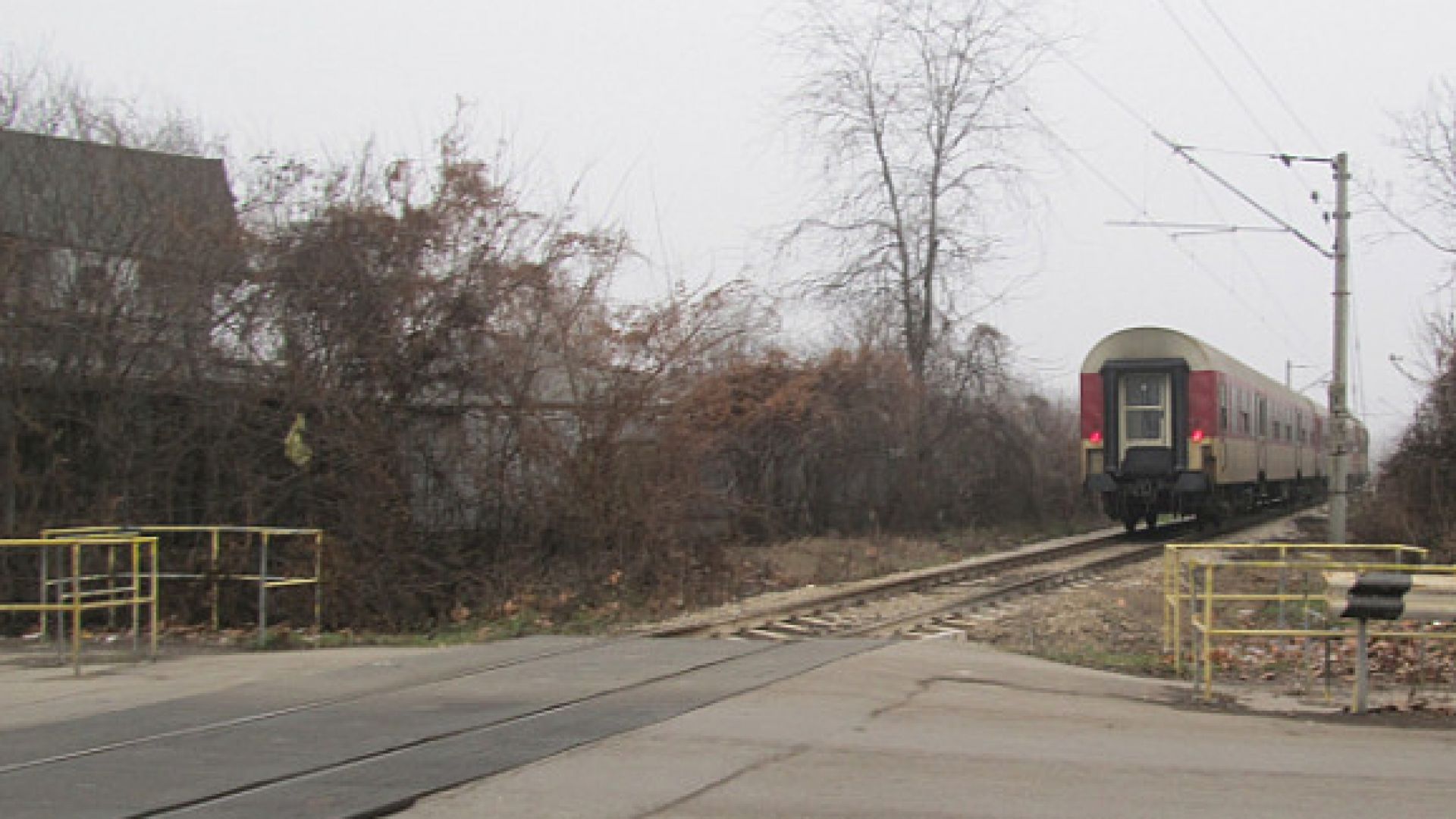 Жп прелезът при гара Ботев на пътя Калофер Баня