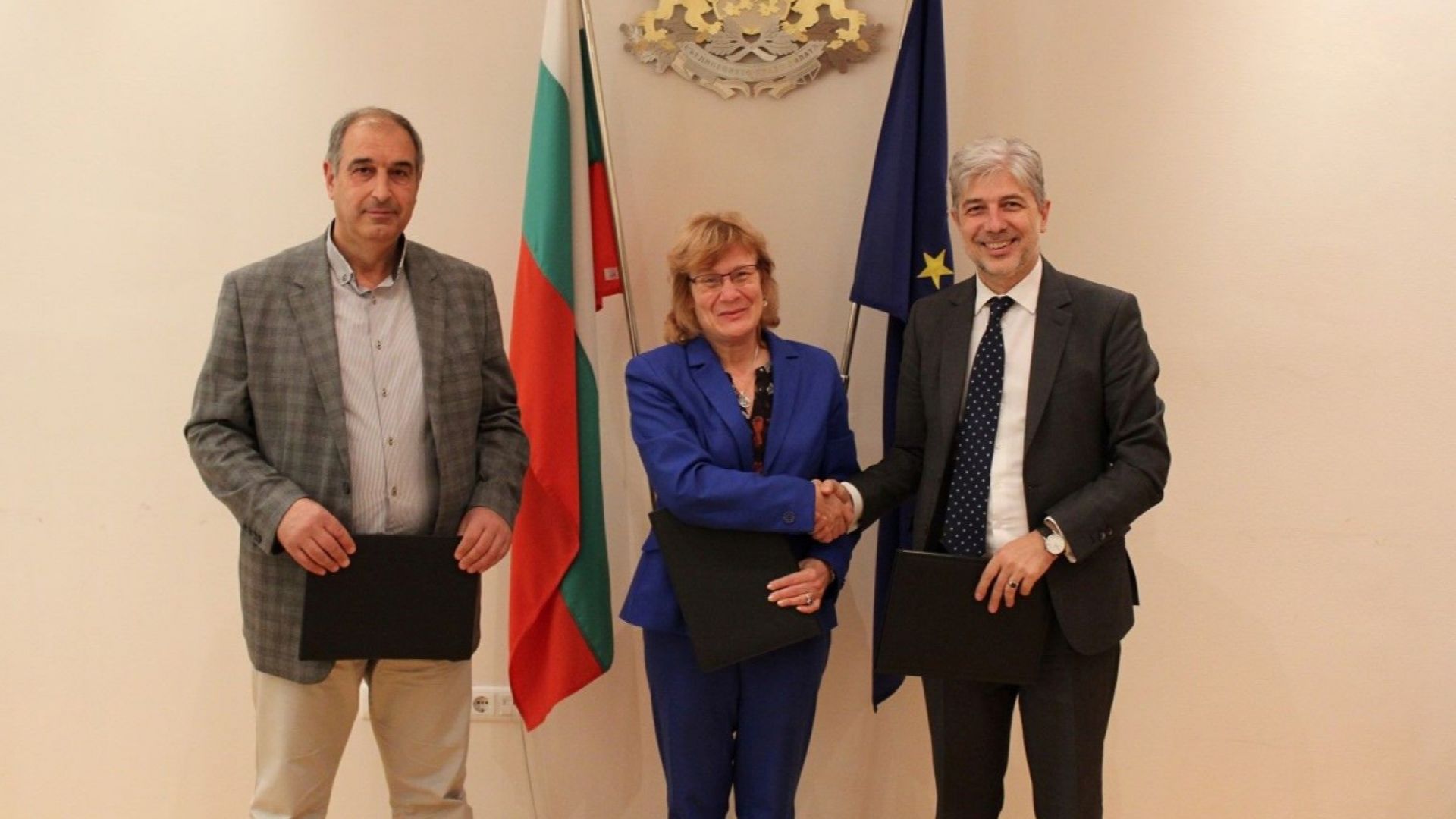 Осигуряването на новите екологични автобуси се осъществява по Проект Подобряване