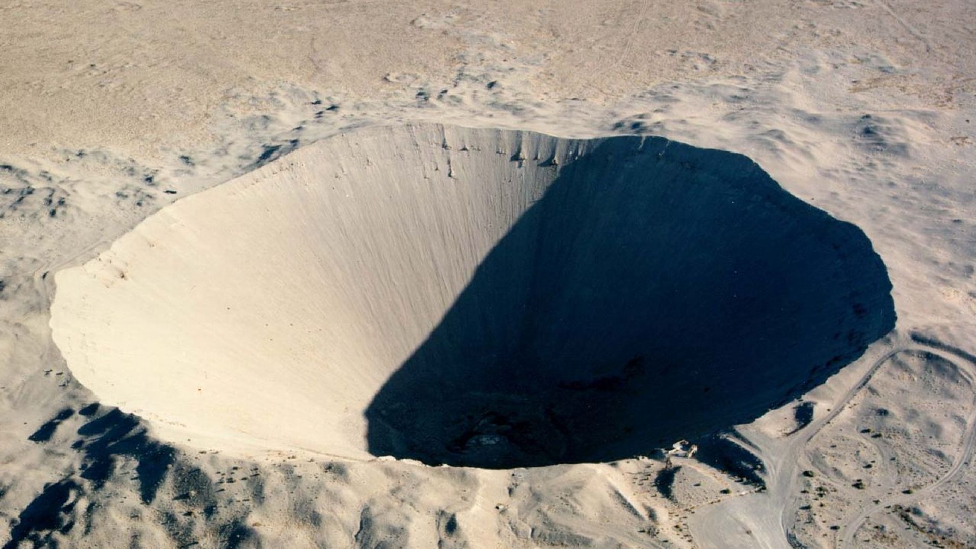 Най-големият кратер, направен от човека (снимки)