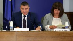 1255 лв. минимална учителска заплата през 2021 г.: какво още обеща Горанов