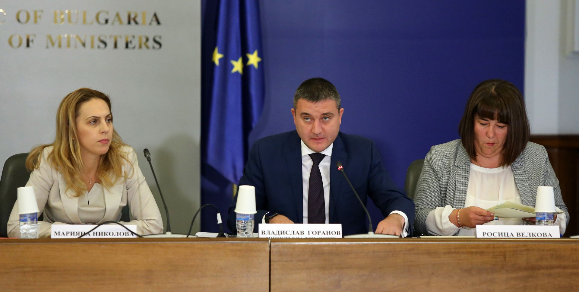 Основа на растежа ще е вътрешното потребление поради увеличените държавни разходи за заплати, смята минисър Горанов