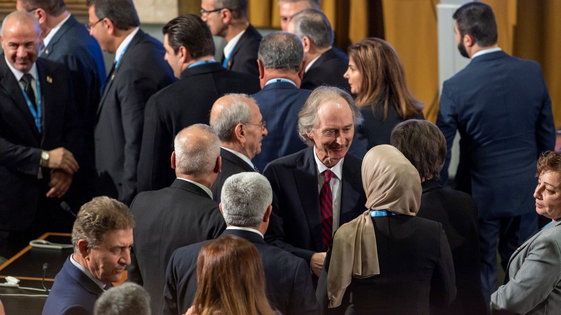 Комисията за изготвяне на нова сирийска конституция се събра на историческо първо заседание