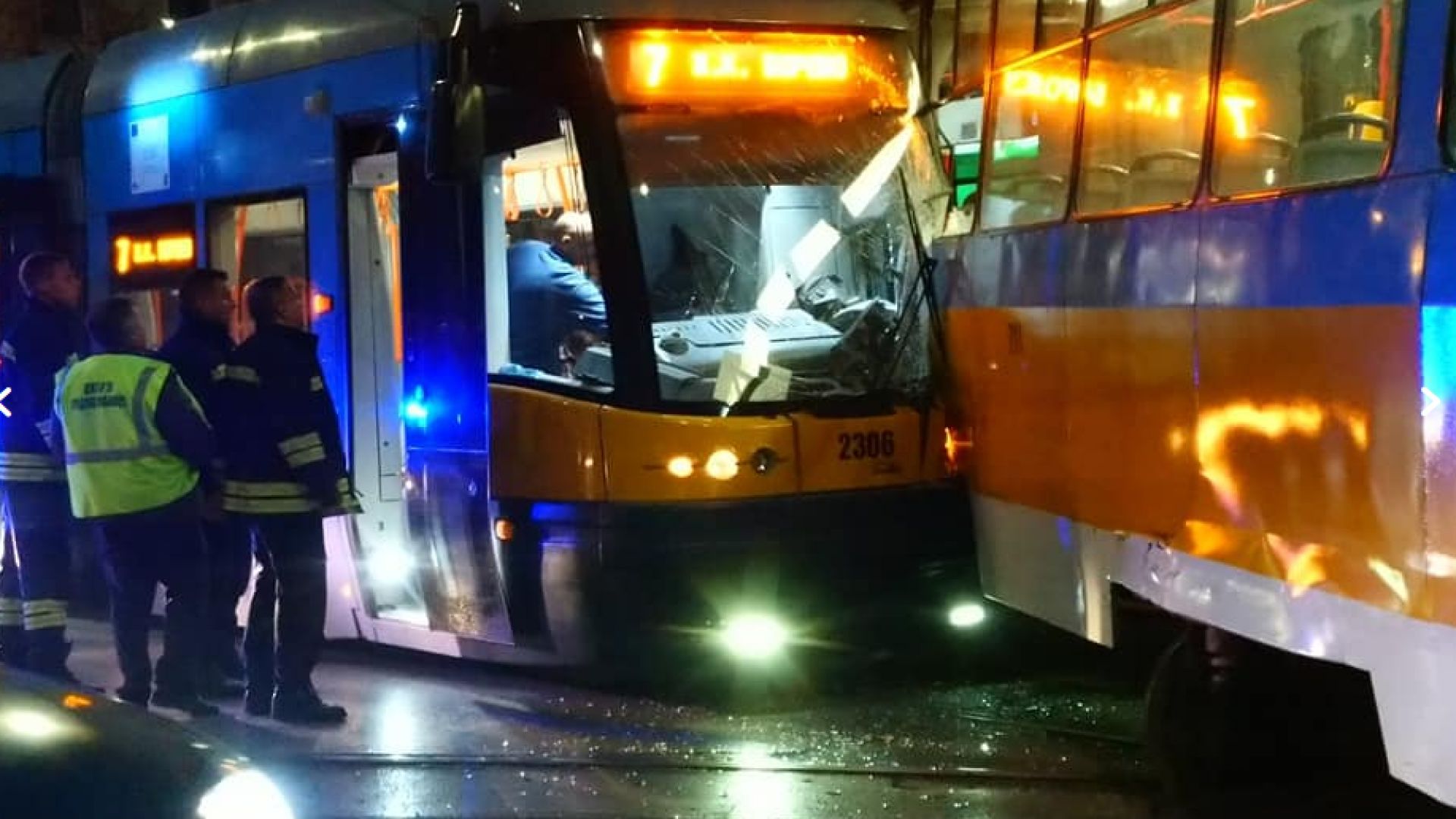 Два трамвая се удариха на столичния бул Христо Ботев между