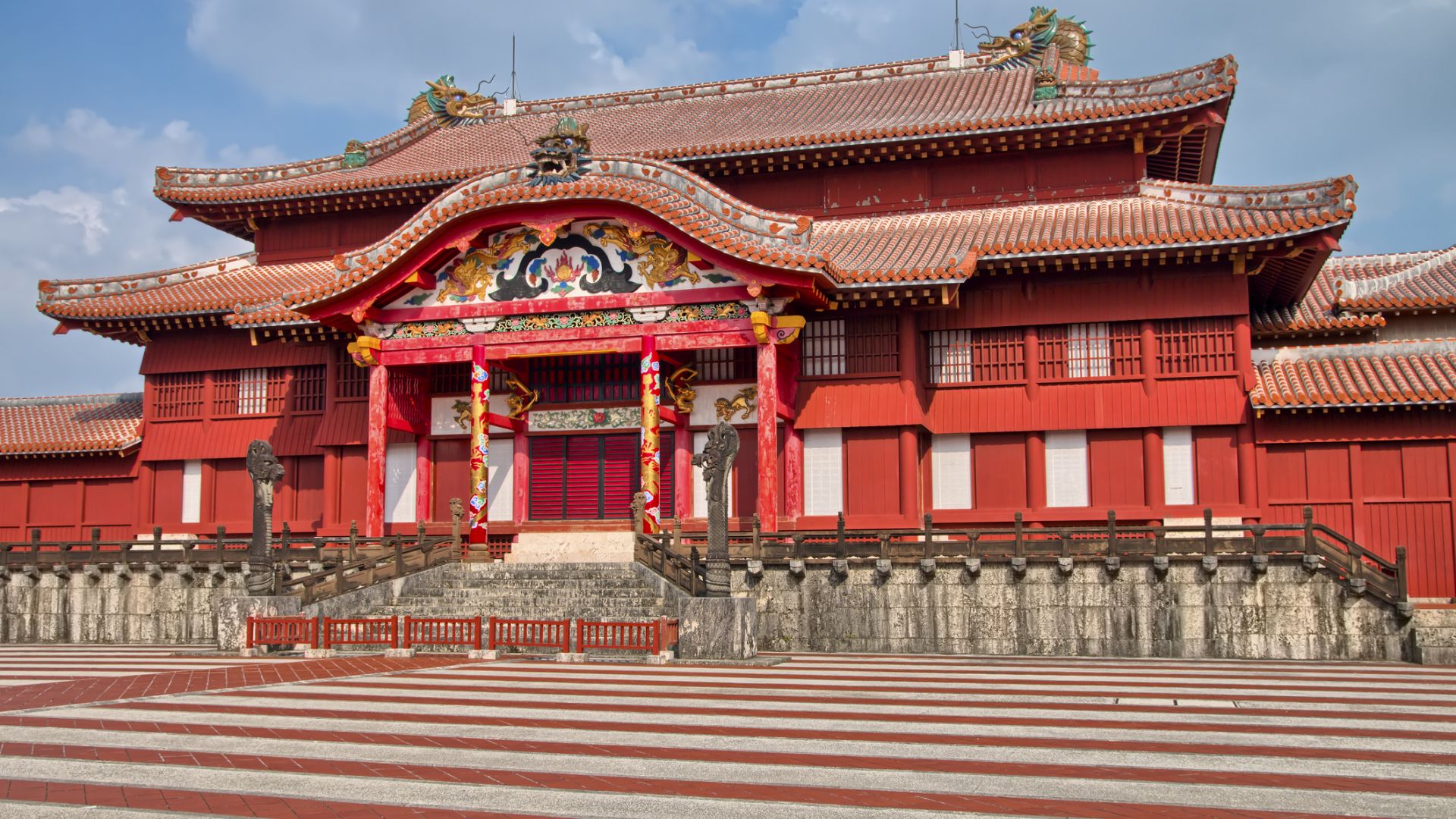 Дворецът Сюри който е част от обектите в списъка на