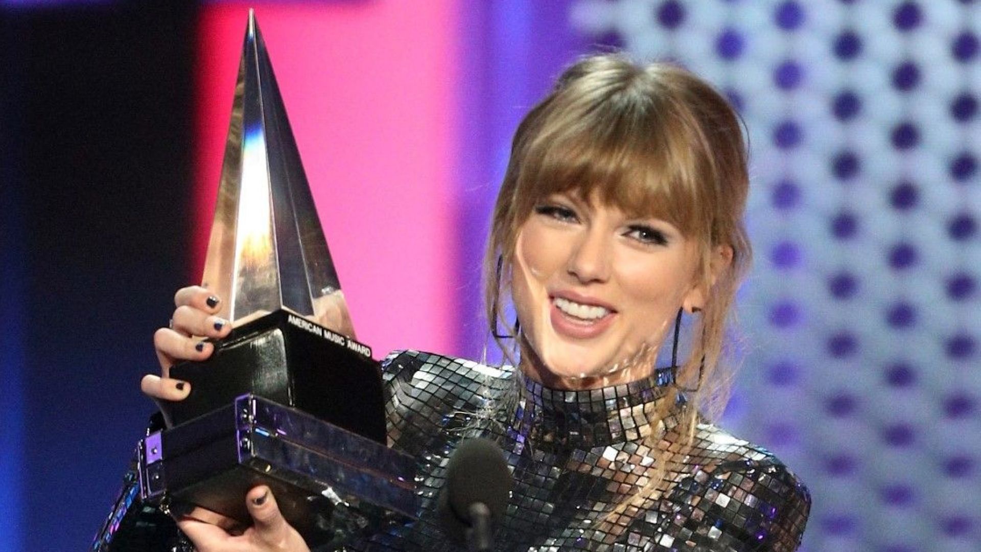 Тейлър Суифт на път да задмине Джако по брой статуетки от Американските музикални награди