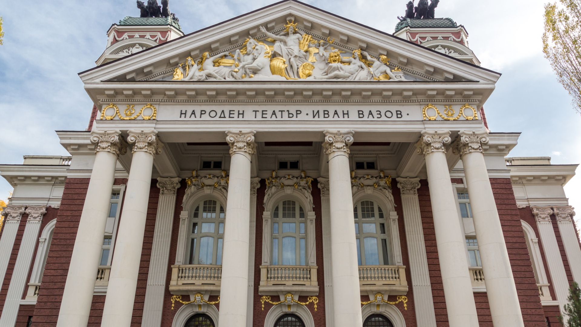 Народният театър Иван Вазов обяви началото на проекта Зад завесата