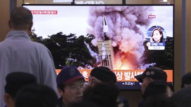 Северна Корея изстреля днес най малко една балистична ракета предаде Ройтерс Южнокорейските