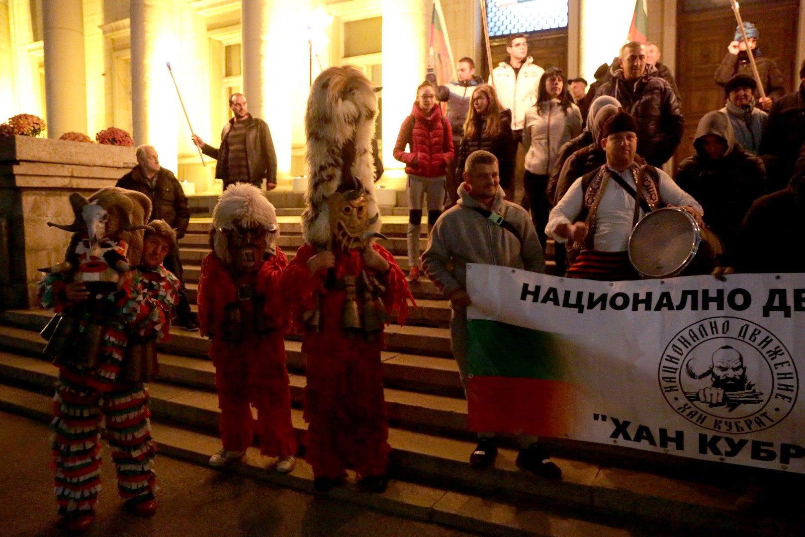 Национално движение „Хан Кубрат“ организира „Българският отговор на Хелоуин" пред Националната библиотека "Св. Св. Кирил и Методий" - с кукери