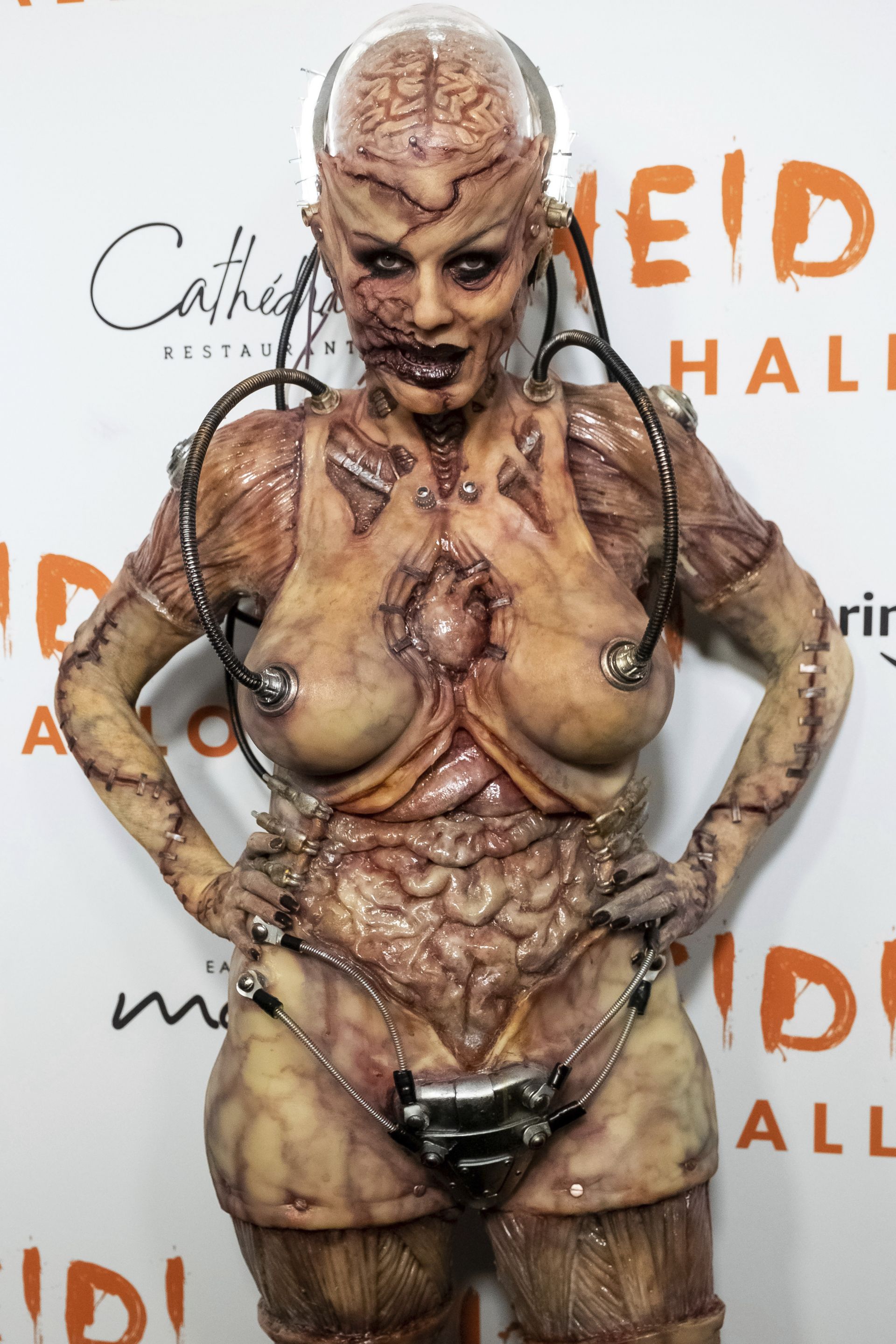 Топ манекенката Хайди Клум избра ужасяващ костюм за парада в Ню Йорк