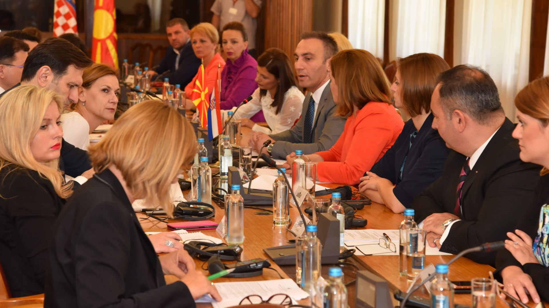 Учете албански албанският е език на бъдещето пише в заглавие