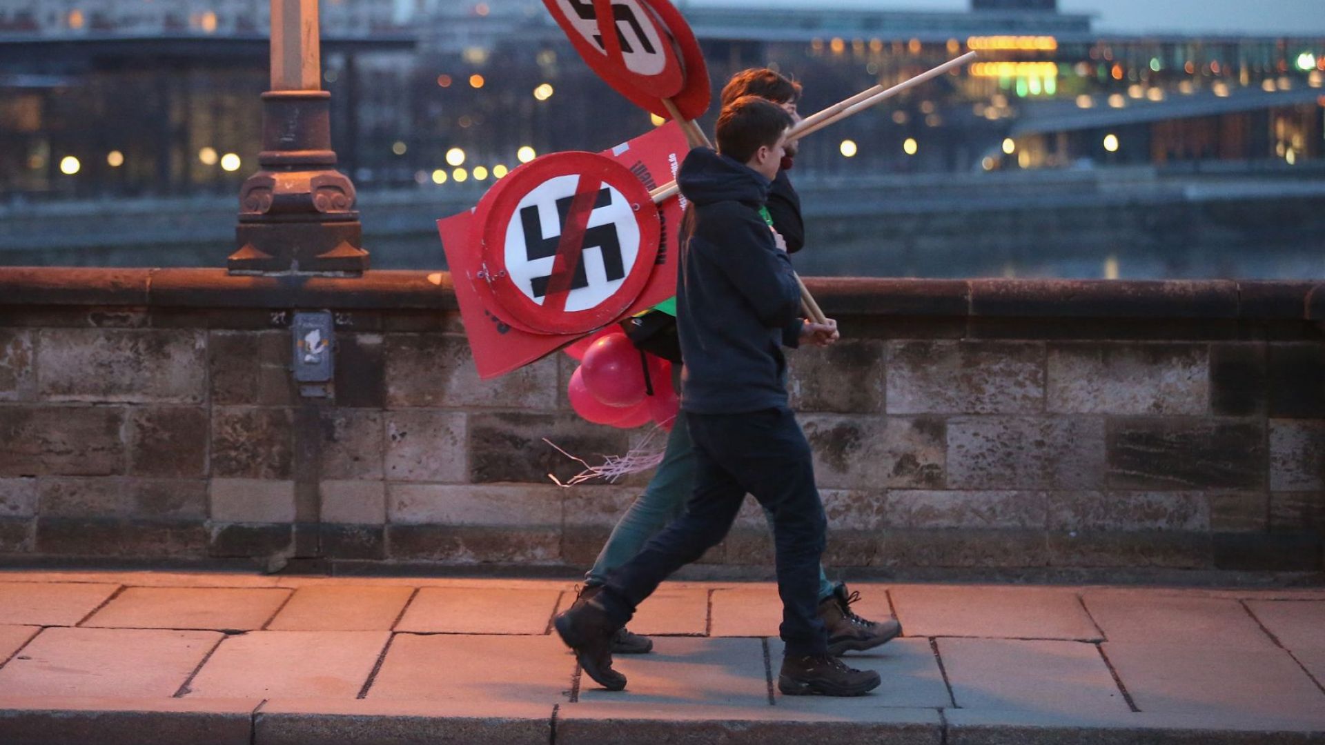 Дрезден обяви извънредно положение заради „нацизъм“