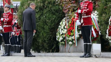 Румен Радев отдаде признателност на загиналите български войни (снимки)