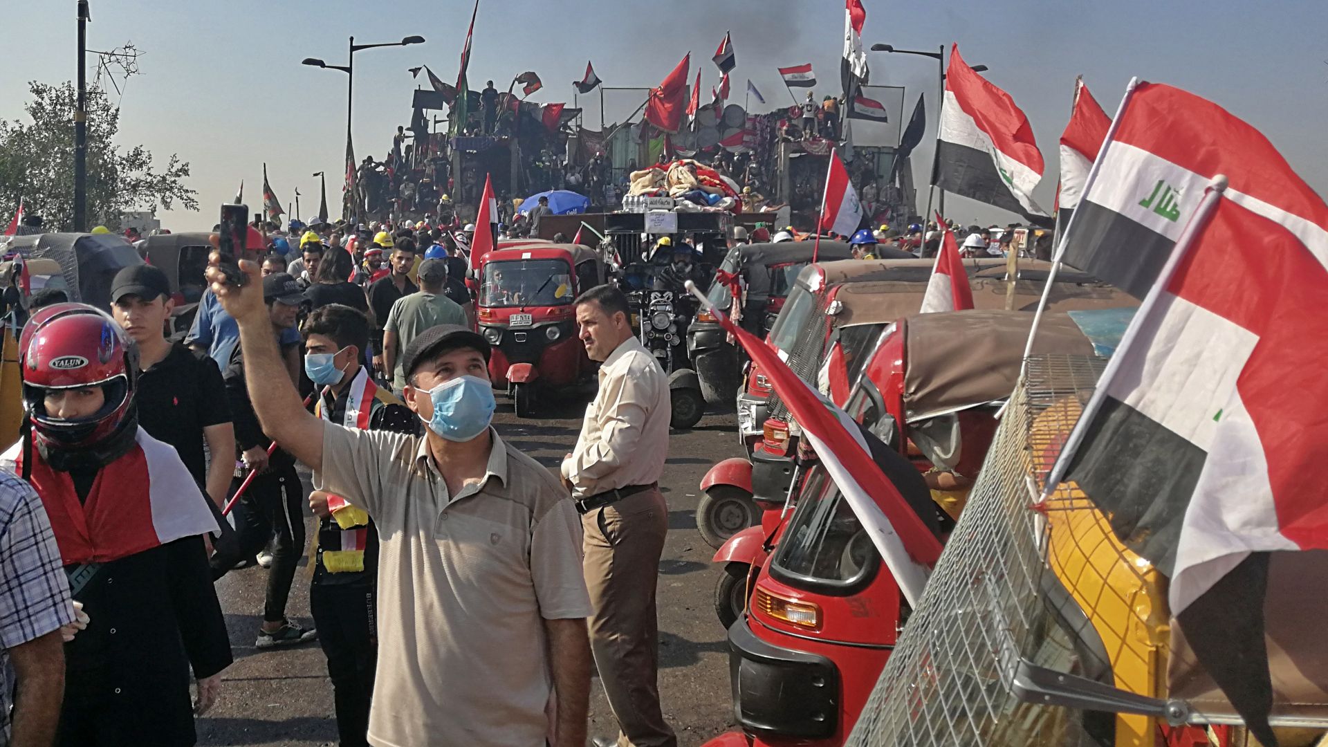 Нови сблъсъци между полиция и демонстранти избухнаха тази нощ в