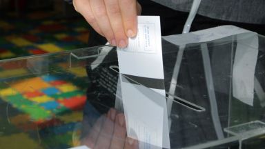 Новата политическа ситуация в страната е довела до спад в