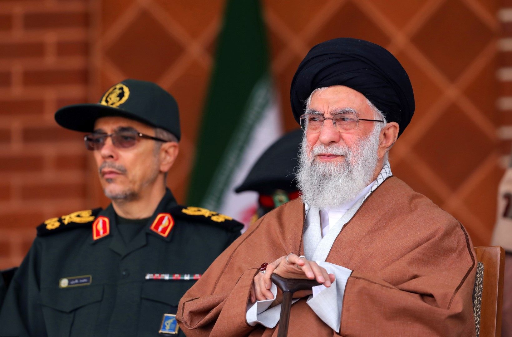 Аятолах Али Хаменей и началникът на Генералния щаб на иранските въоръжени сили генерал майор Мохамед Багери, 30 октомври 2019 г.