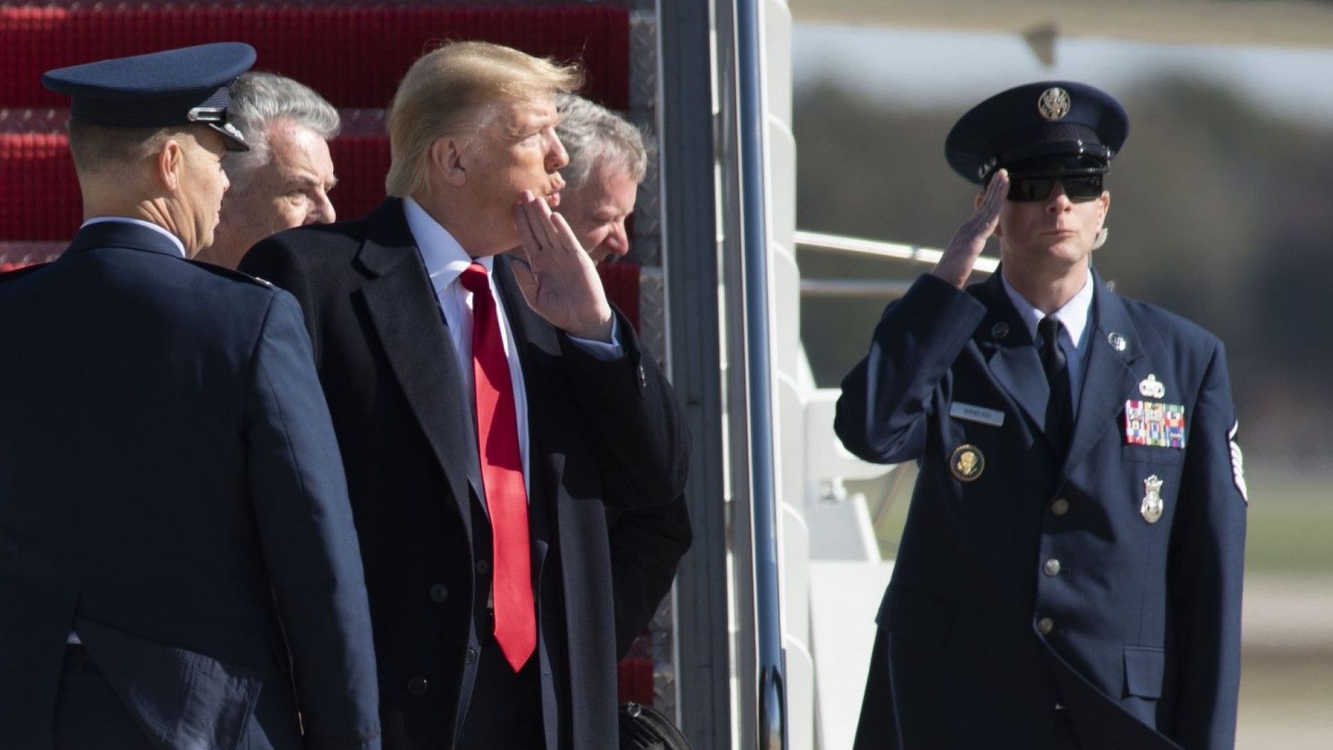 Президентът на САЩ Доналд Тръмп призова да бъде разкрита самоличността