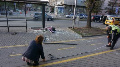  Изведоха от реанимацията 14-годишната Симона, която беше блъсната на спирка във Варна 