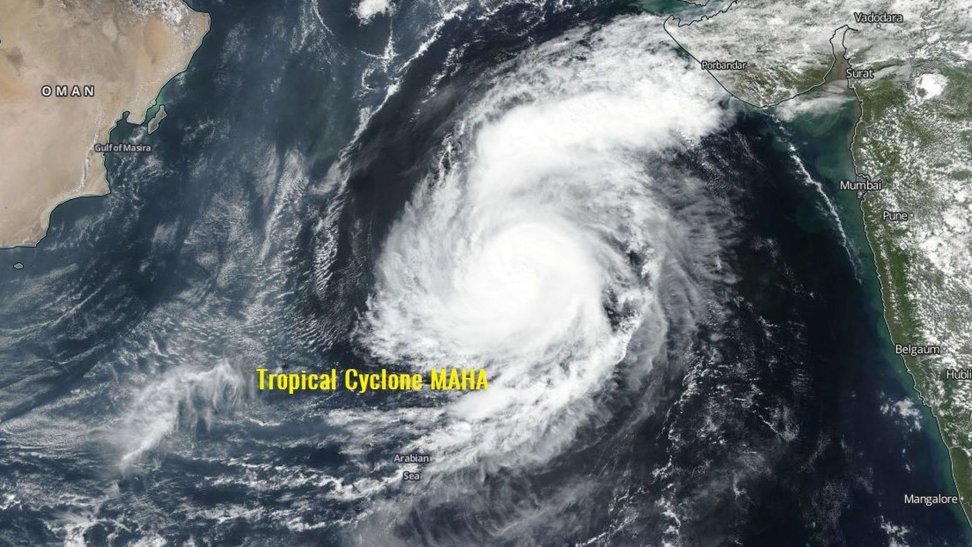 След "остър завой" тропическият циклон Маха удря Индия до дни