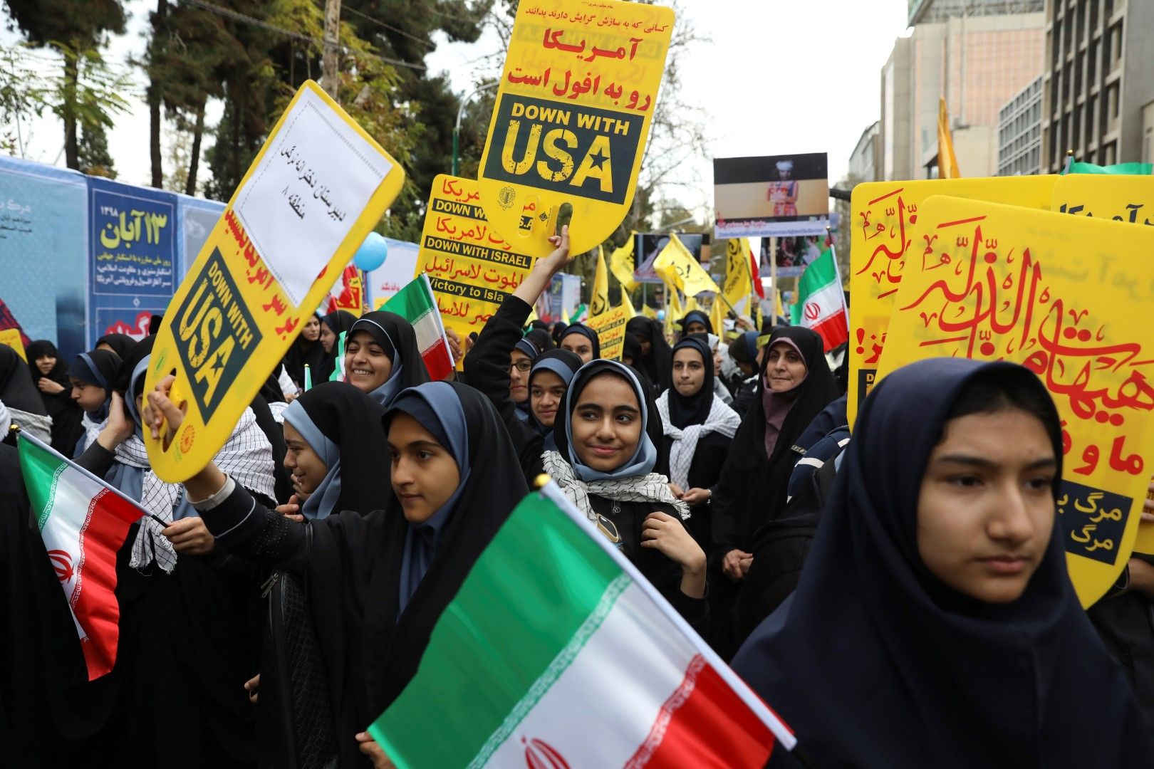 "Смърт на Америка": под този наслов протестират масово в Техеран и други ирански градове