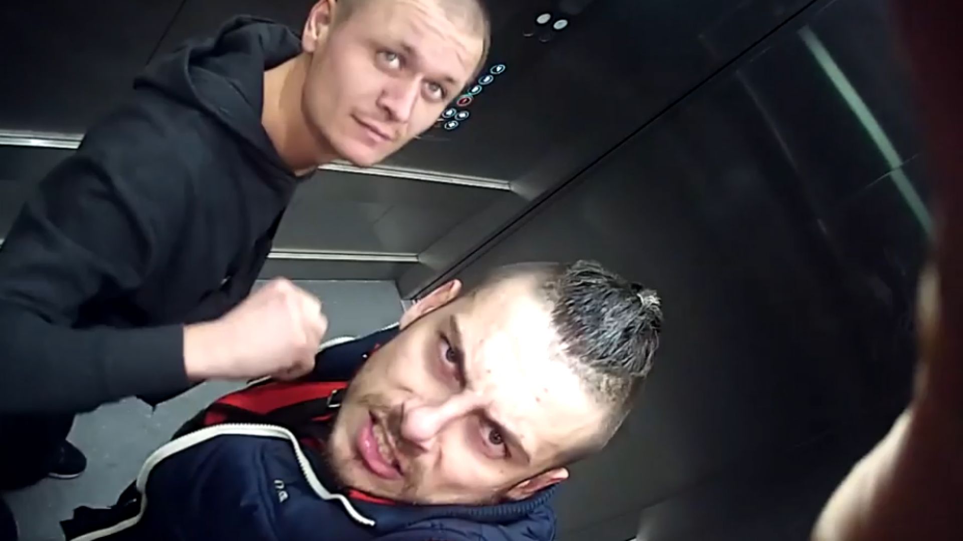 Търсят се двама вандали, трошили новия асансьор на варненската болница "Св. Анна" (видео)