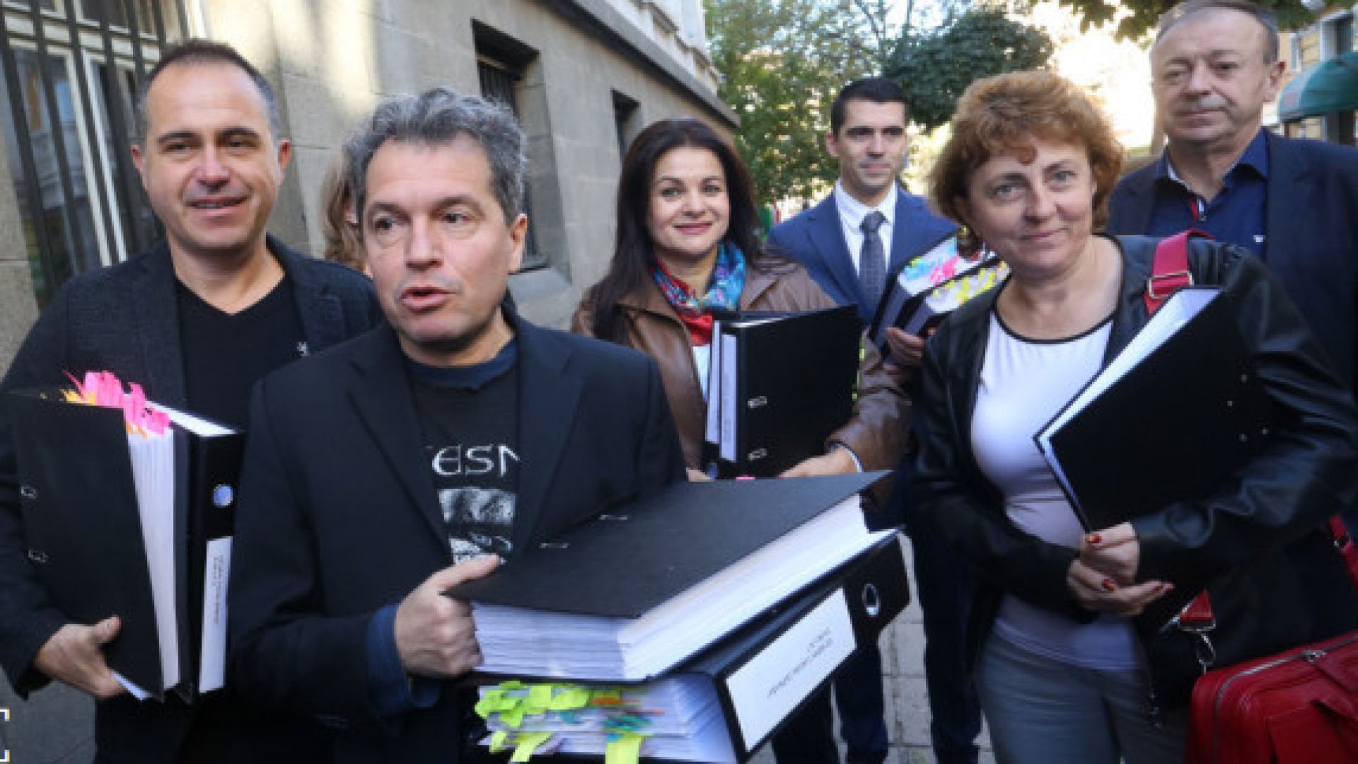 Сценаристът Тошко Йорданов и още няколко души от екипа на