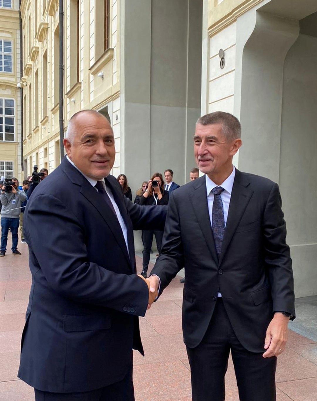 На форума българският премиер Борисов бе посрещнат от домакина - министър-председателят на Чешката република Андрей Бабиш