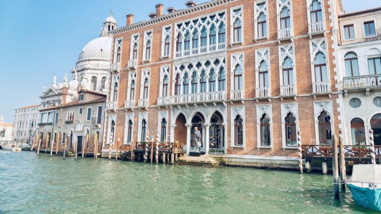 Бронзовите "пътешественици" на Бруно Каталано "спряха" във Венеция