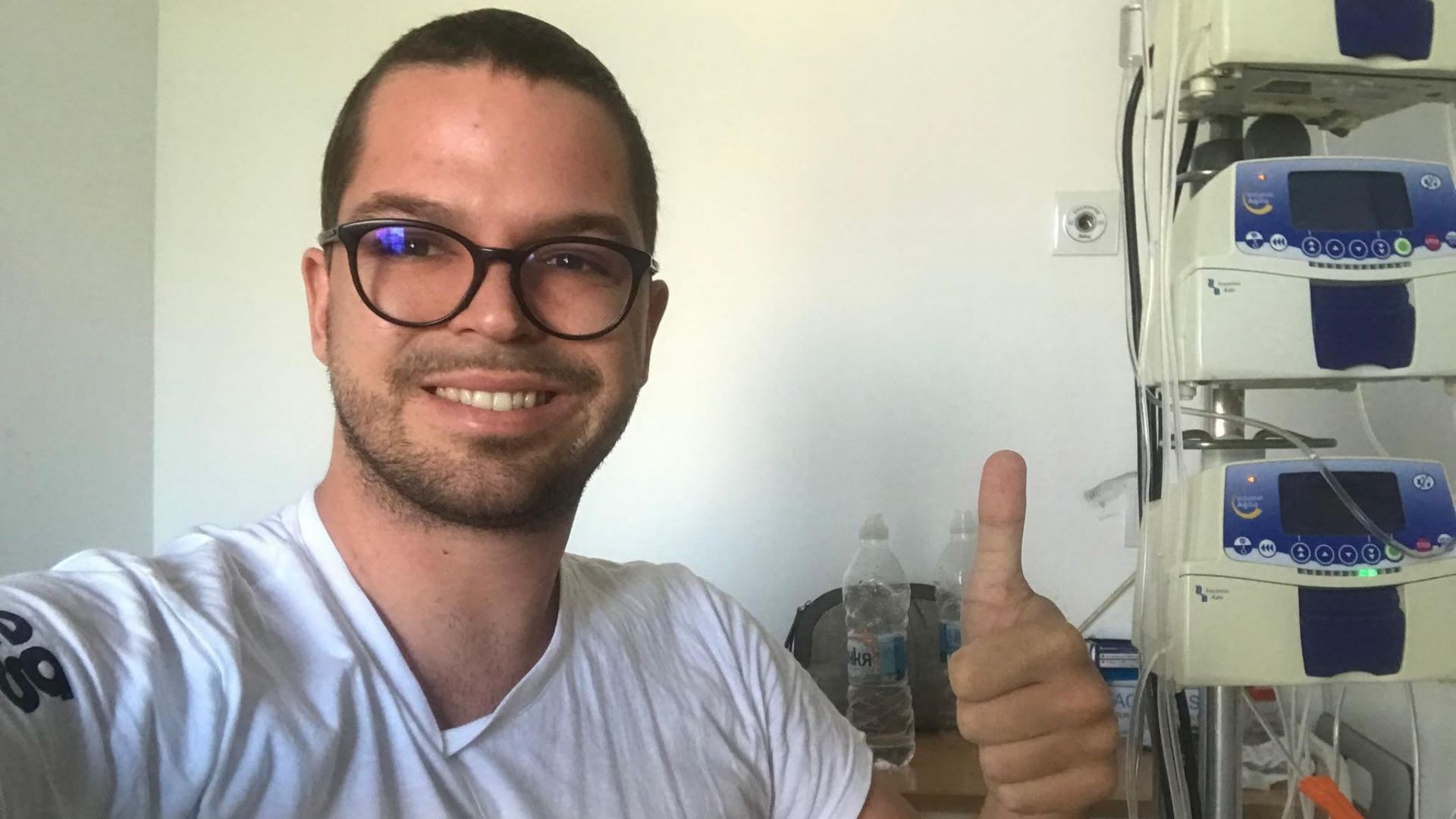 Млад лекар който страда от тежко онкологично заболяване се оплака