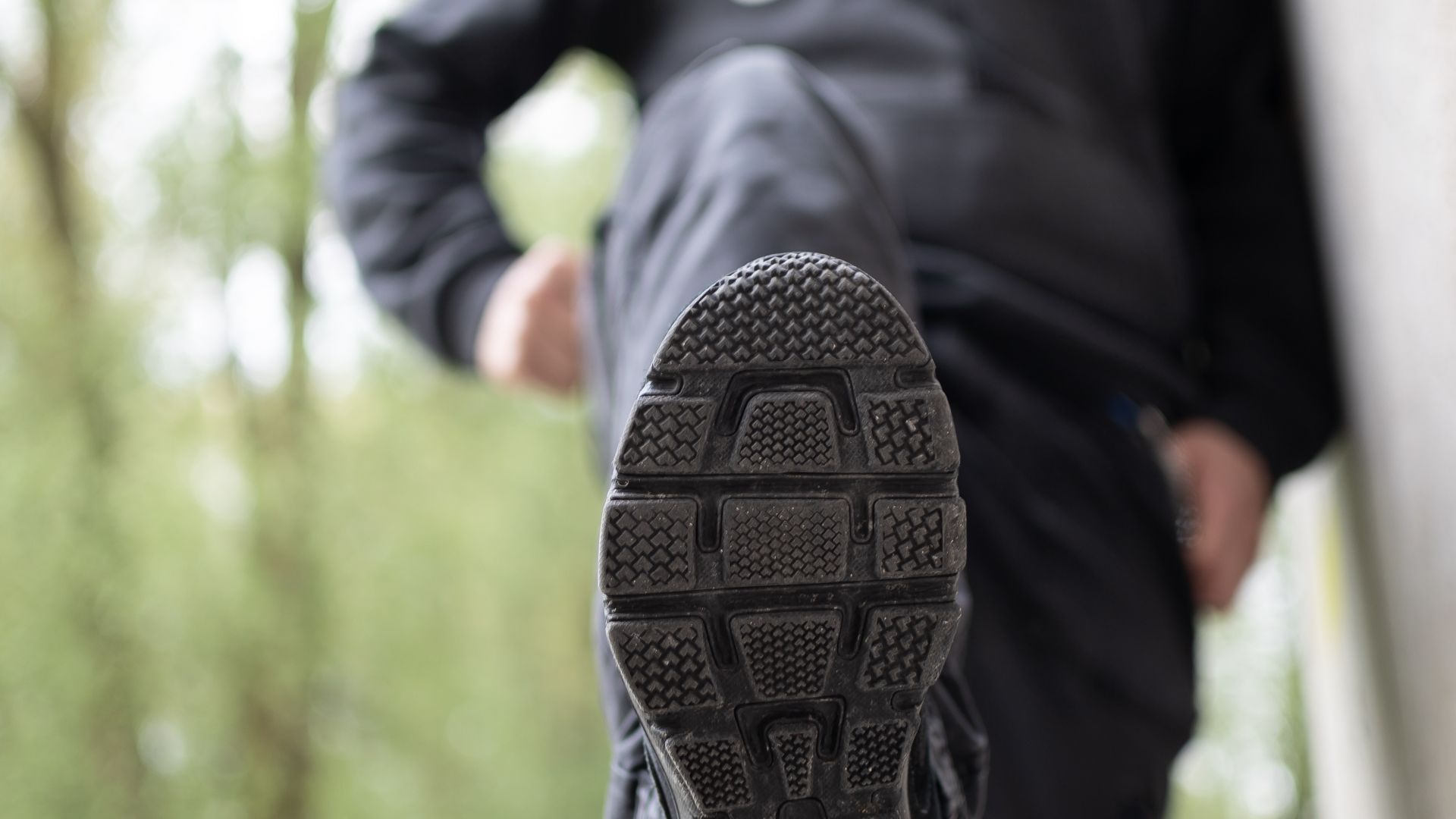 Четирима души пребиха мъж след катастрофа на главния път София Варна