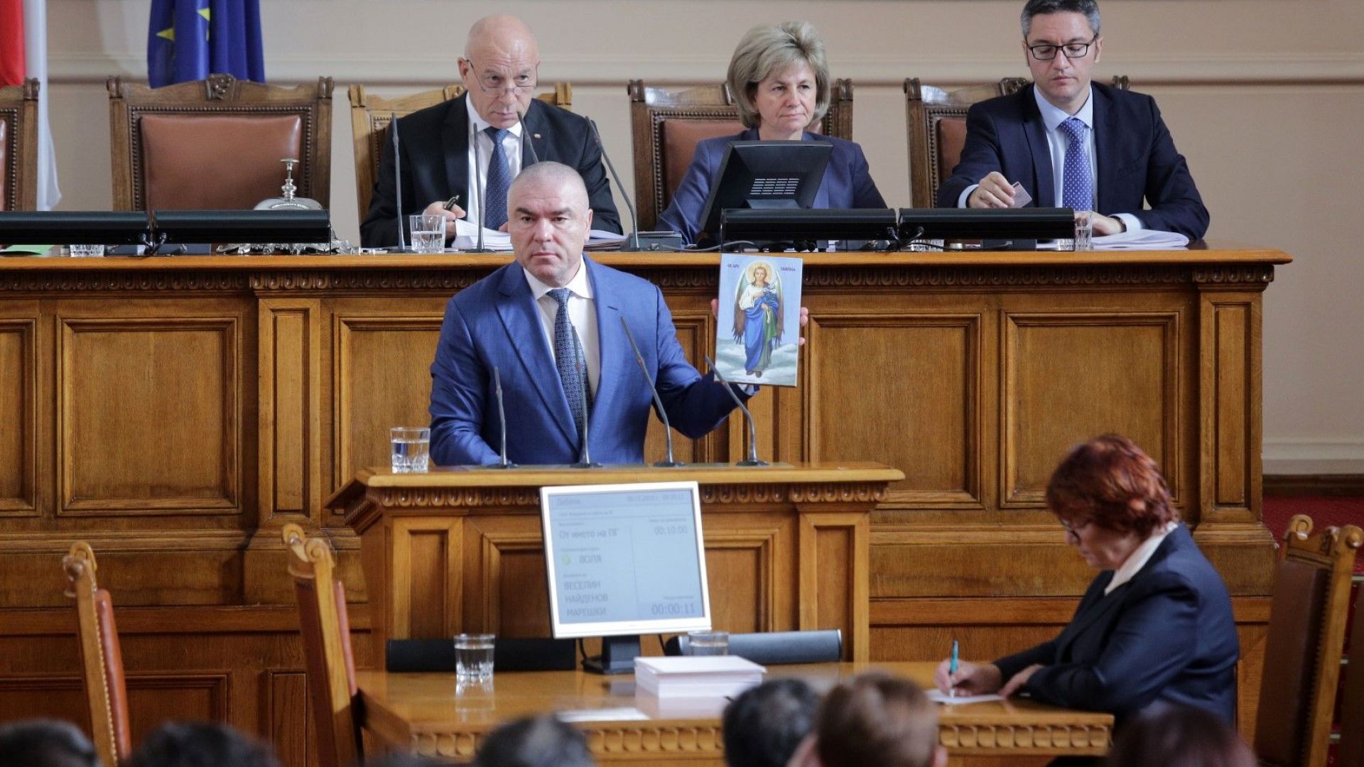 Основно наше задължение е да работим за интересите на българските