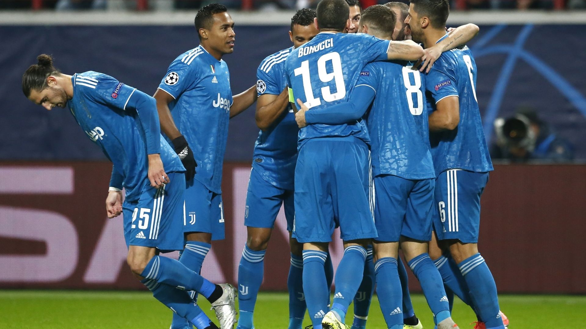 Драма в Москва изпрати Юве и Роналдо напред в Шампионска лига