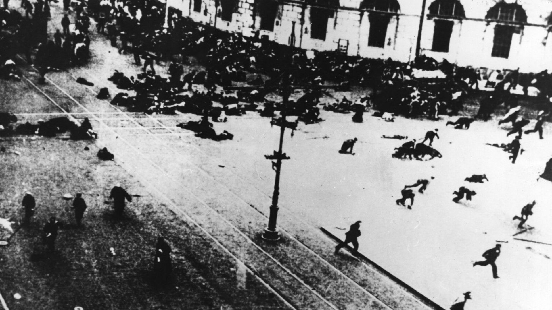 Колкото и да е странно Великата октомврийска социалистическа революция както